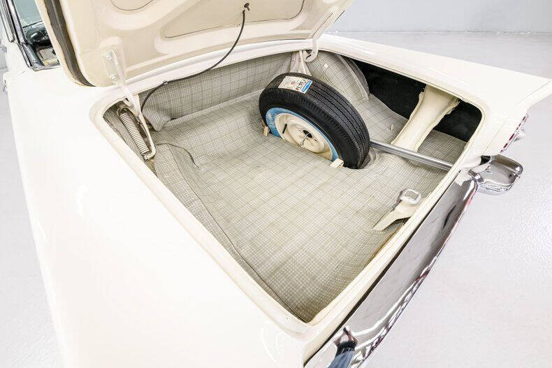 1957 Ford Thunderbird