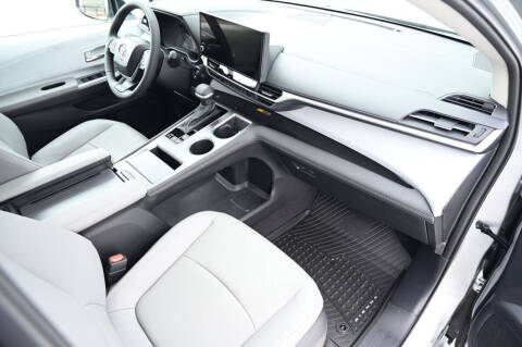 2025 Toyota Sienna XLE 8-Passenger