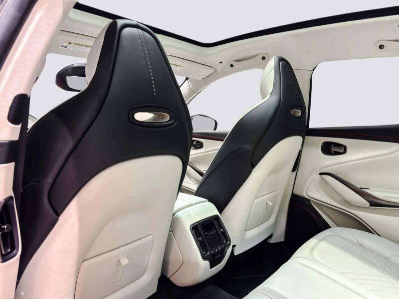 2021 Aston Martin DBX