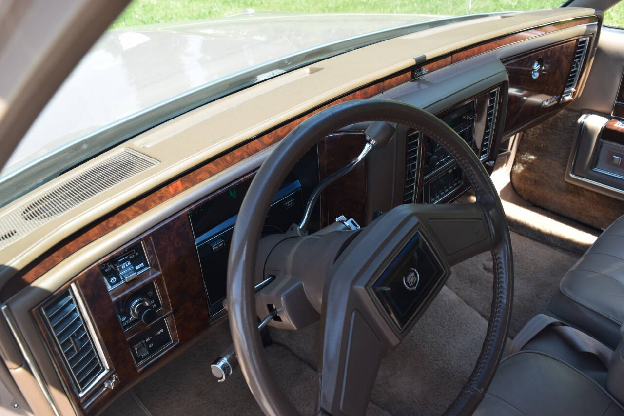 1991 Cadillac Brougham 214