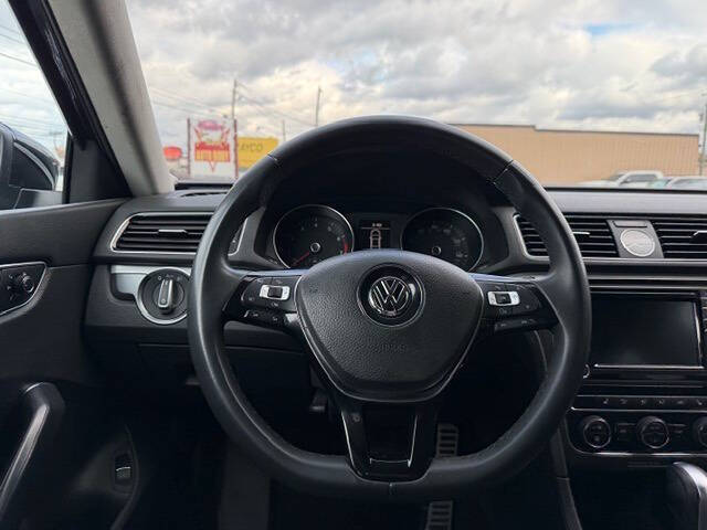 2017 Volkswagen Passat 1.8T R-Line