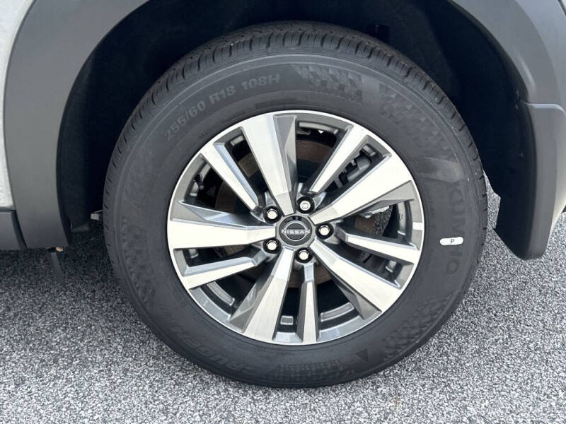 2025 Nissan Pathfinder SL