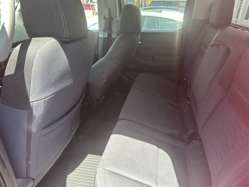 2022 Nissan Frontier SV