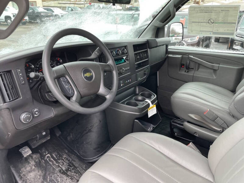 2025 Chevrolet Express 3500