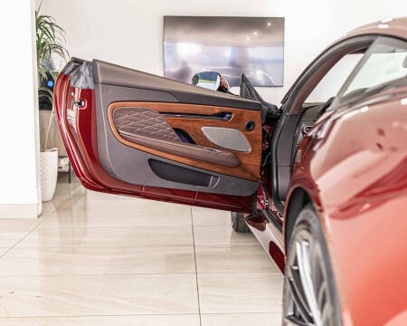 2025 Aston Martin DB12 V8