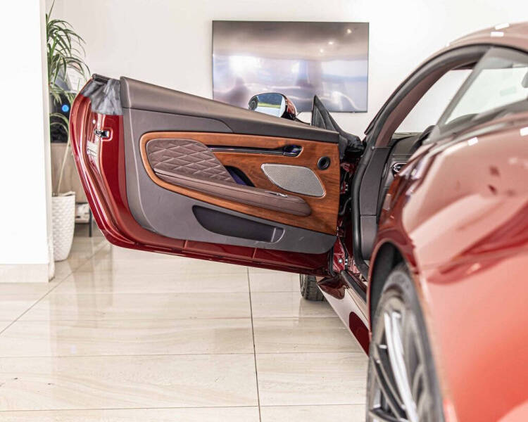 2025 Aston Martin DB12 V8