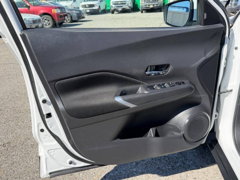2022 Nissan Kicks SV