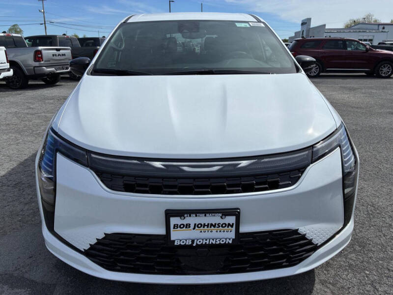 2027 Chrysler Pacifica Select