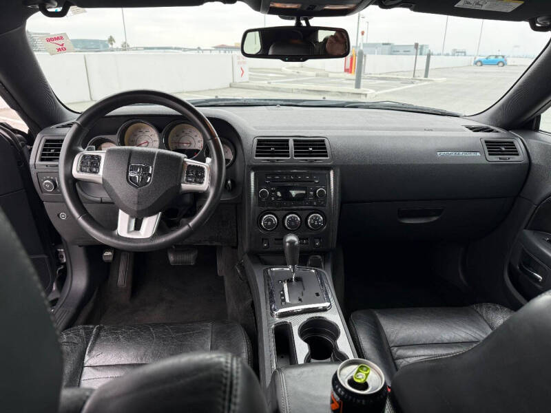 2013 Dodge Challenger SXT Plus