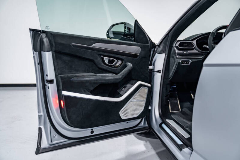 2024 Lamborghini Urus Performante