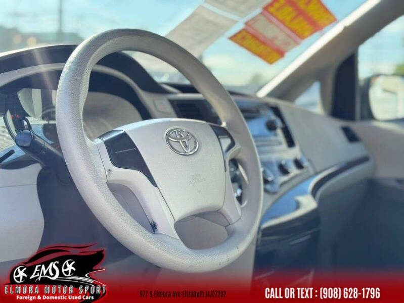 2012 Toyota Sienna Base 7-Passenger