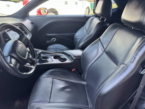 2017 Dodge Challenger SXT Plus