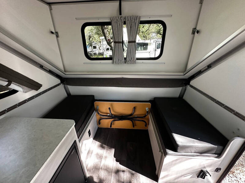 2026 A Liner Expedition Rear Sofa