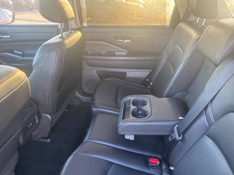 2022 Nissan Pathfinder SL