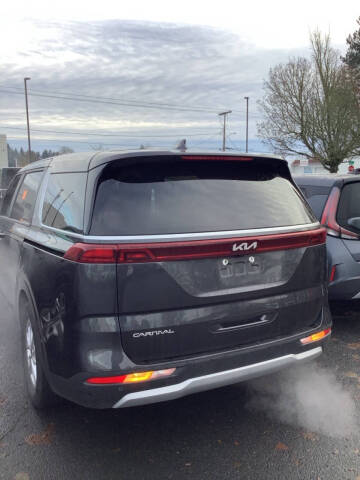 2024 Kia Carnival LX