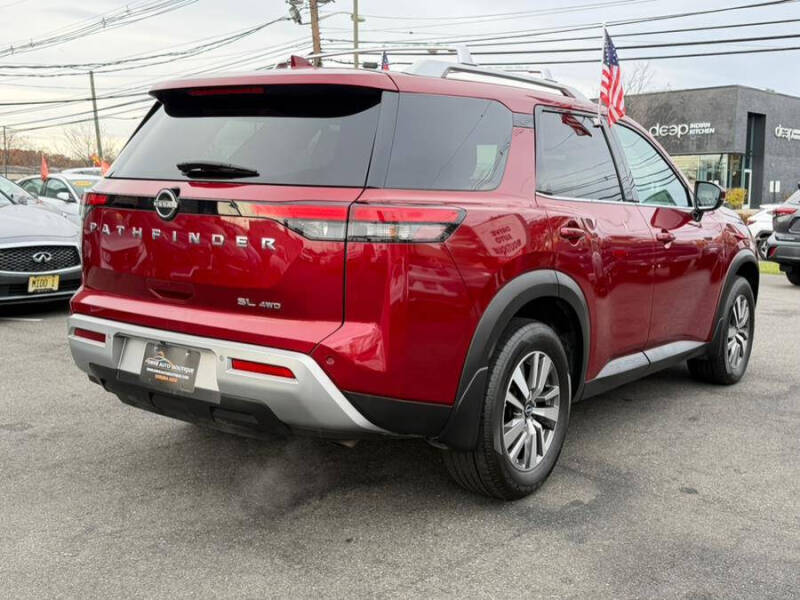 2022 Nissan Pathfinder SL