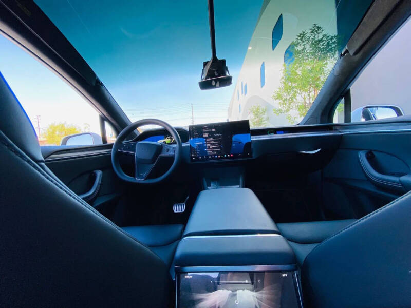 2023 Tesla Model X Standard Range