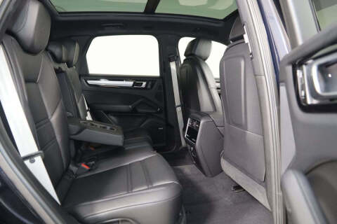 2023 Porsche Cayenne Platinum Edition