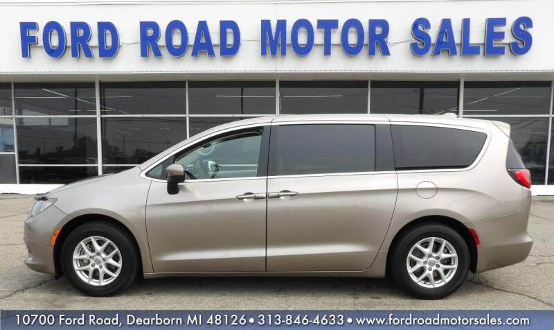 2017 Chrysler Pacifica for sale at Ford Road Motor Sales in Dearborn MI
