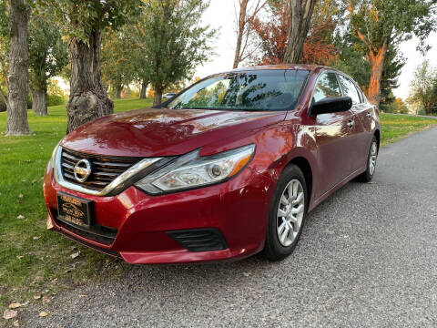 2018 Nissan Altima for sale at BELOW BOOK AUTO SALES in Idaho Falls ID