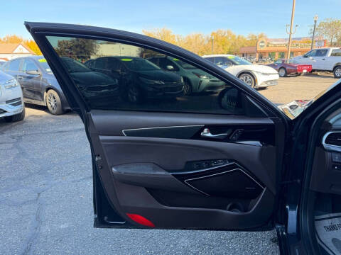 2017 Kia Cadenza Premium