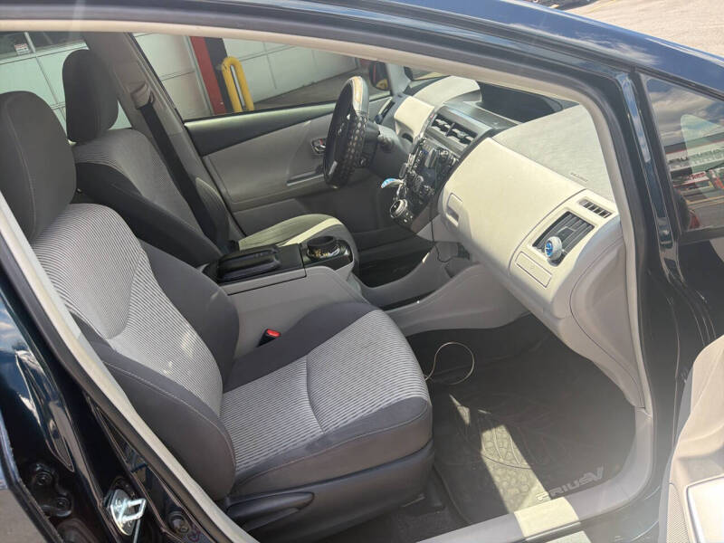2017 Toyota Prius v Two