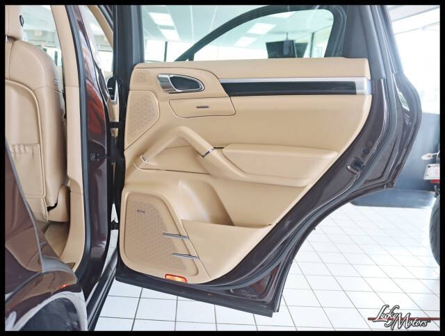 2017 Porsche Cayenne Platinum Edition