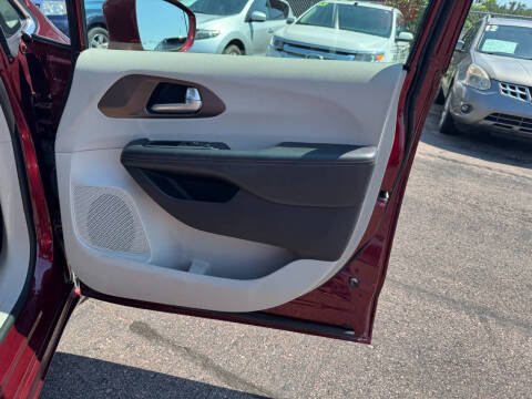 2017 Chrysler Pacifica Touring-L