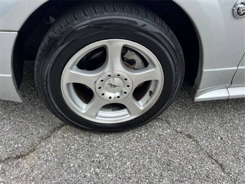 2004 Ford Mustang Deluxe