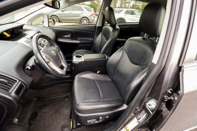 2017 Toyota Prius v Four