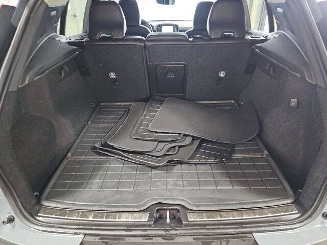 2023 Volvo XC40 B5 Plus Bright Theme