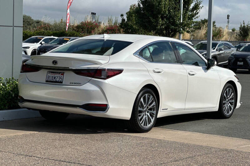 2020 Lexus ES 300h