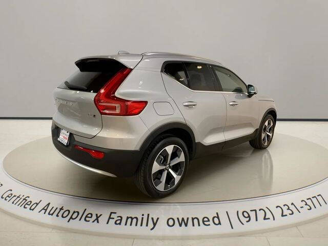 2025 Volvo XC40 B5 Plus Bright Theme