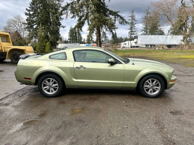 2005 Ford Mustang V6 Deluxe