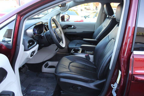 2017 Chrysler Pacifica Hybrid Platinum