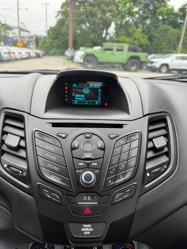 2015 Ford Fiesta SE