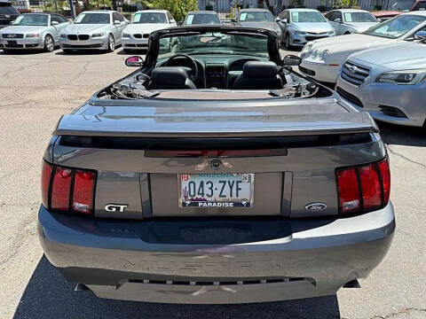 2004 Ford Mustang GT Deluxe