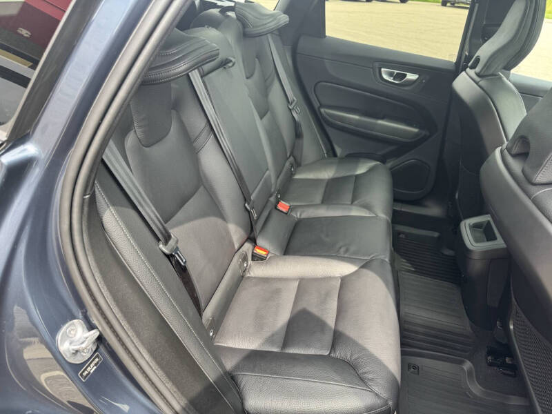 2024 Volvo XC60 B5 Plus Dark Theme