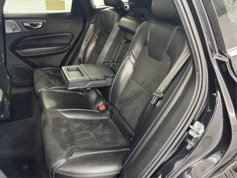 2018 Volvo XC60 T5 R-Design