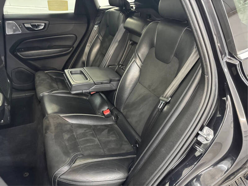 2018 Volvo XC60 T5 R-Design