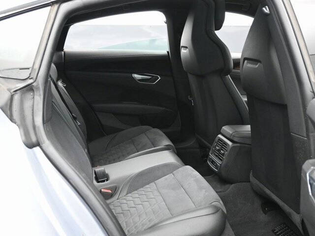 2022 Audi e-tron GT quattro Premium Plus