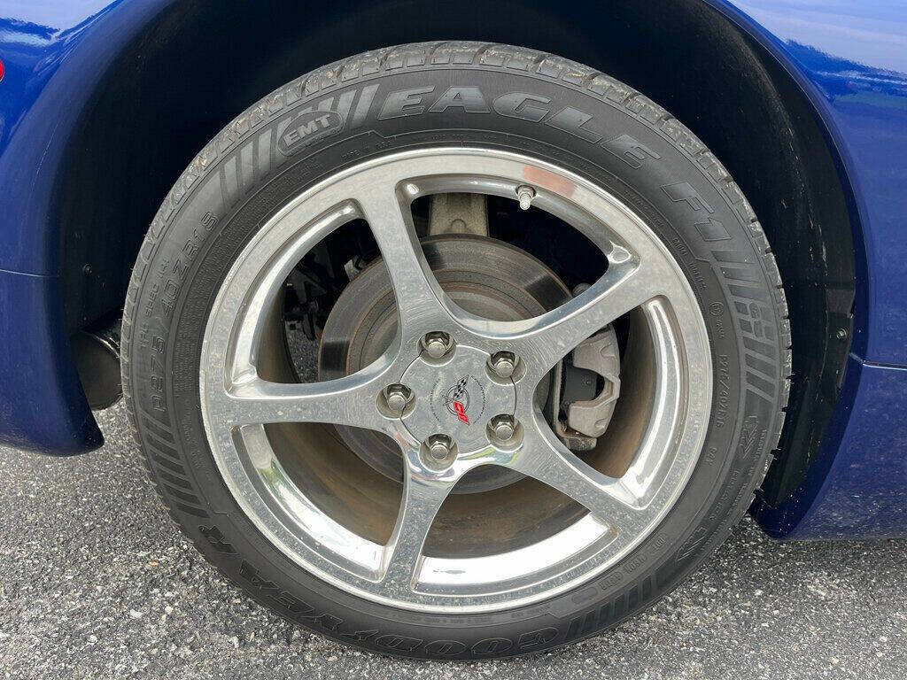 2004 Chevrolet Corvette 19