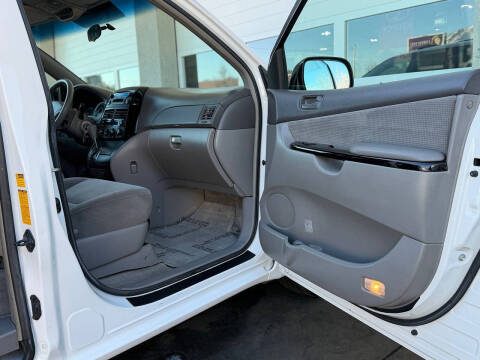 2005 Toyota Sienna LE 7 Passenger