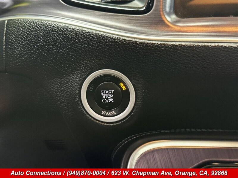 2016 Dodge Challenger SXT Plus