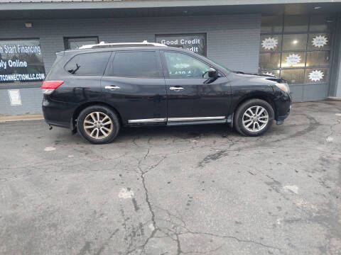 2015 Nissan Pathfinder for sale at Auto Credit Connection LLC in Uniontown PA