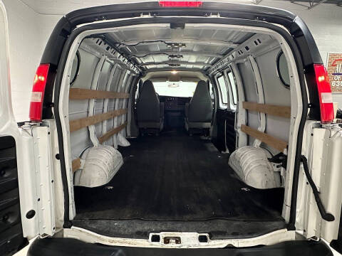 2017 GMC Savana 2500