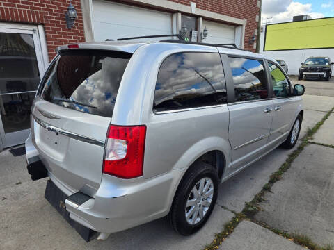 2011 Chrysler Town and Country Touring-L