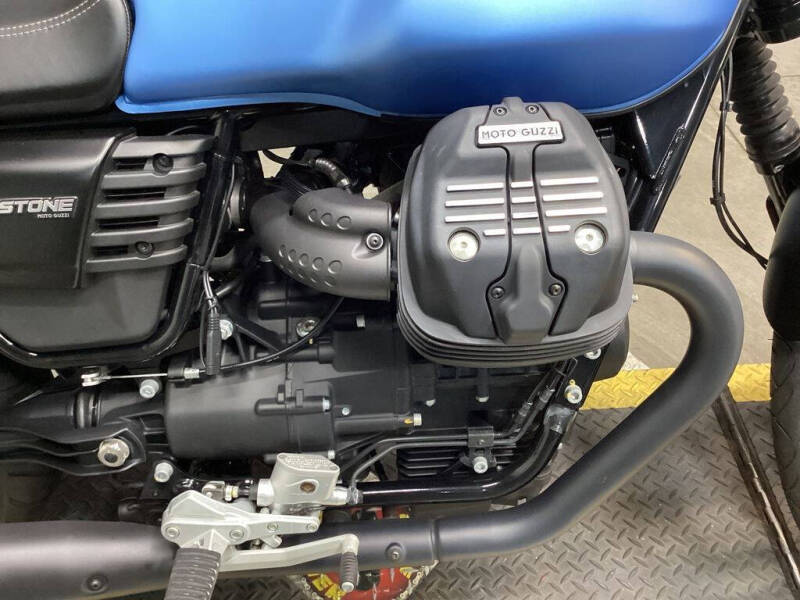 2017 Moto Guzzi V7 III Stone