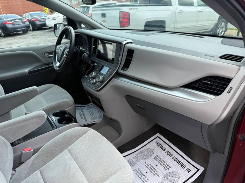 2015 Toyota Sienna LE 7-Passenger
