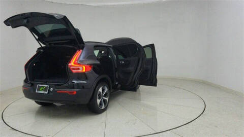2024 Volvo XC40 B5 Plus Dark Theme